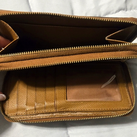 Coach wristlet - Picture 2 of 2